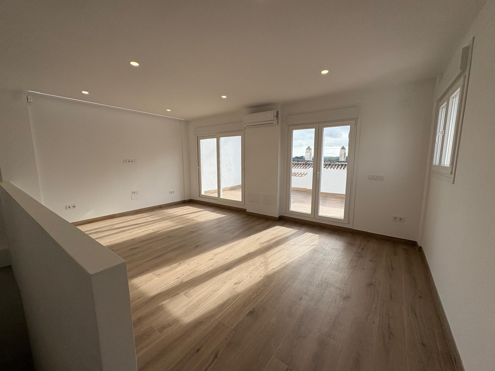 Casa Adosada de 3 Dormitorios en venta en Manilva