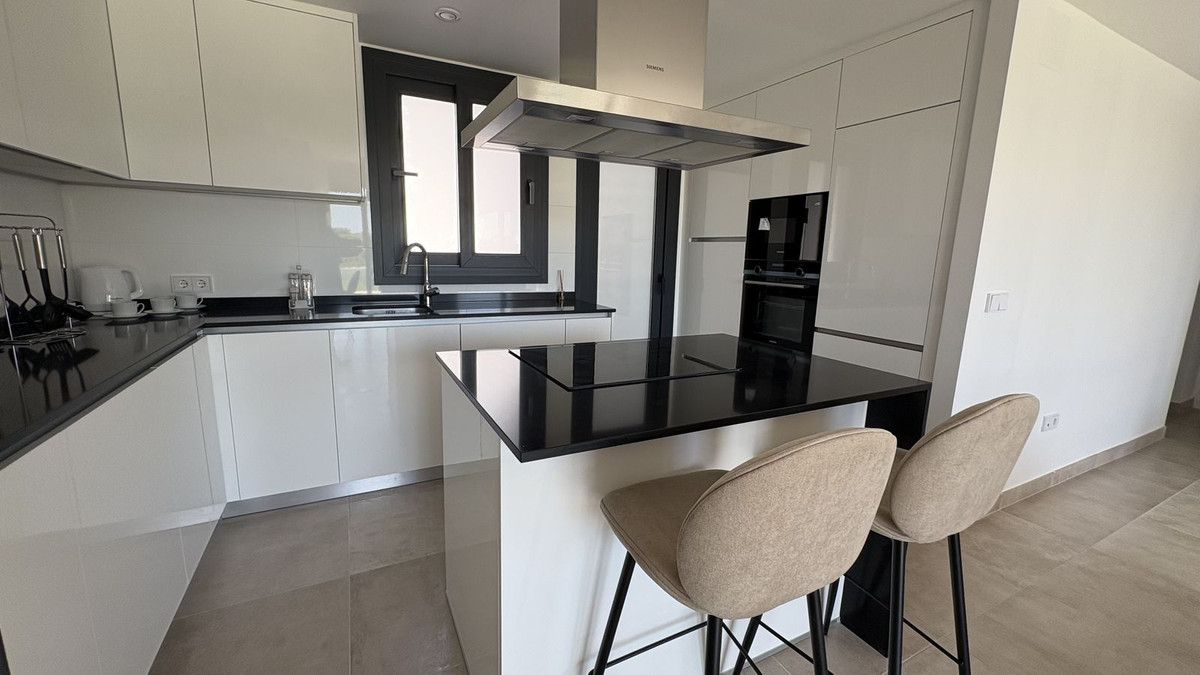 Piso de 3 Dormitorios y 2 Baños en venta en Atalaya, Estepona