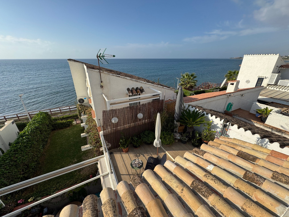 Casa Adosada de 3 Dormitorios en venta en Estepona