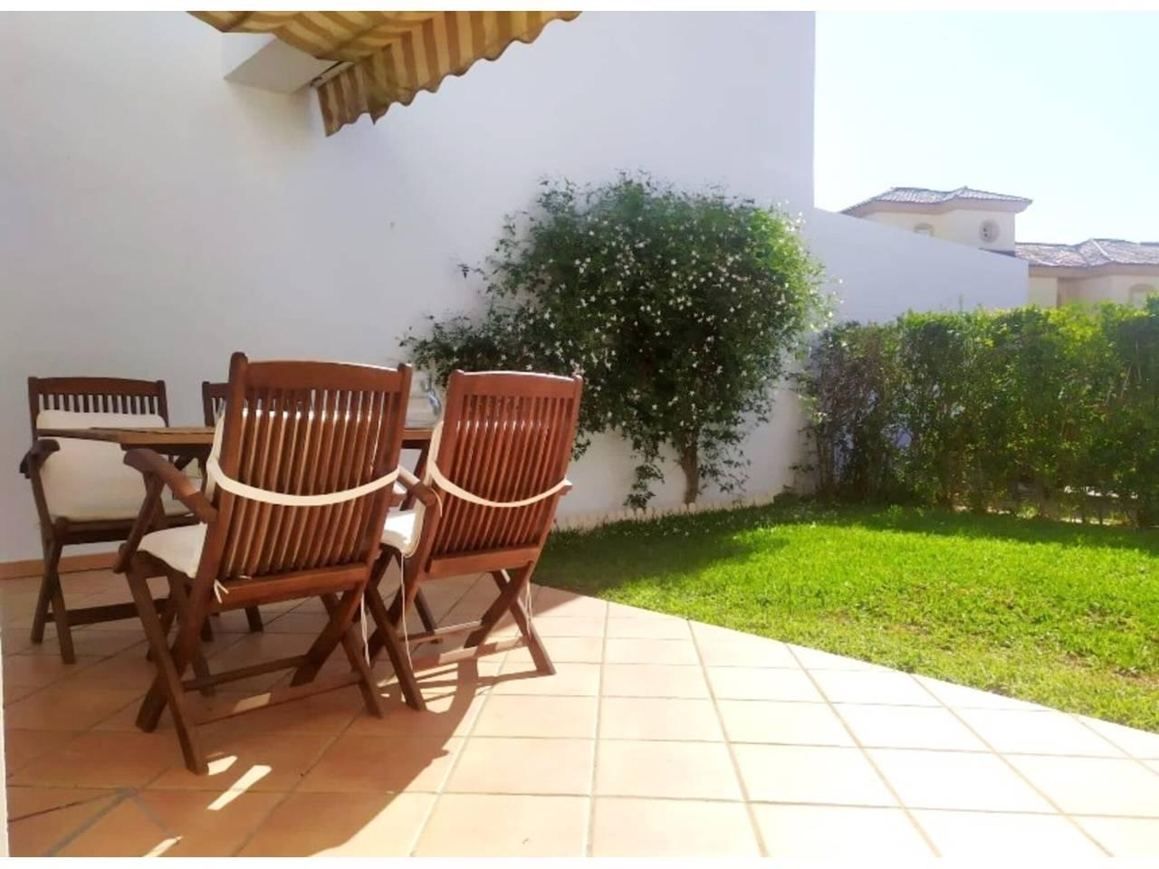 Casa Adosada de 4 Dormitorios y 2 Baños en venta en Chiclana de la Frontera
