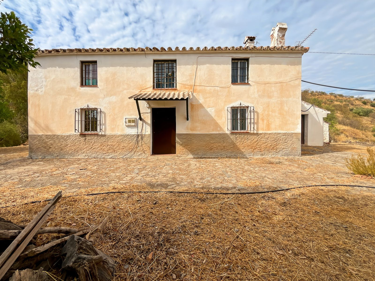 Finca de 5 Dormitorios y 1 Baño en venta en Málaga