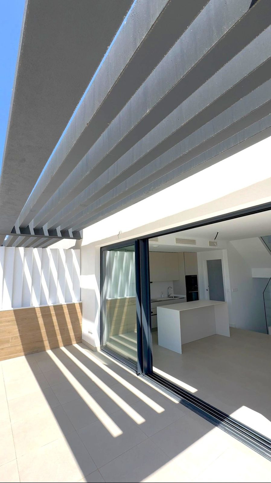 Casa Adosada de 4 Dormitorios en venta en Atalaya, Estepona