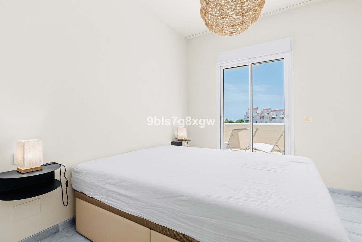 Piso de 2 Dormitorios y 2 Baños en venta en Estepona