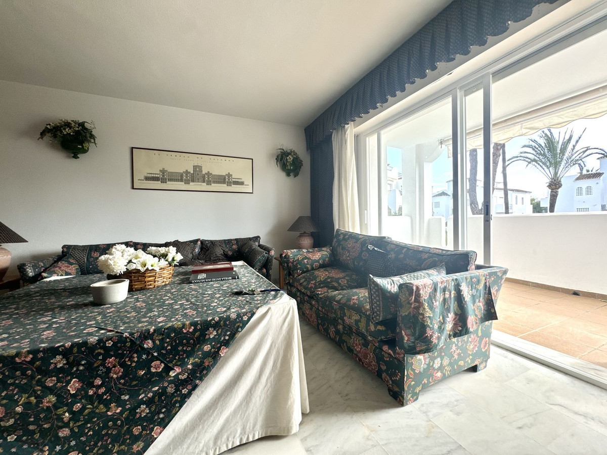 Piso de 3 Dormitorios en venta en Cancelada, Estepona