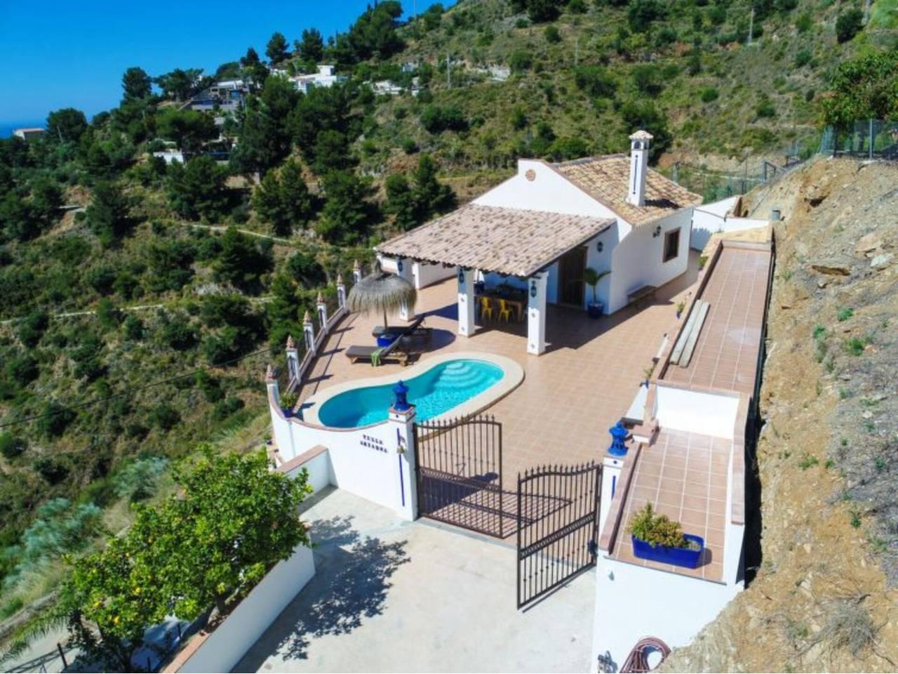 Casa Adosada de 2 Dormitorios y 1 Baño en venta en Almuñecar