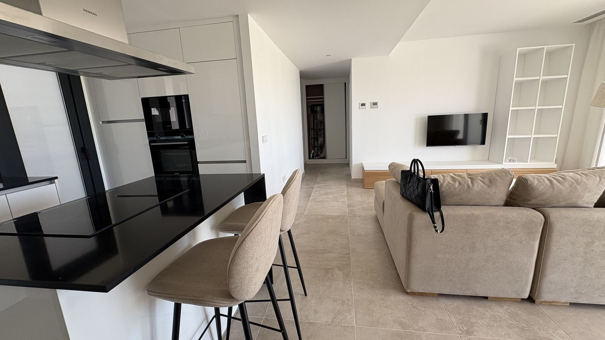 Piso de 3 Dormitorios y 2 Baños en venta en Atalaya, Estepona