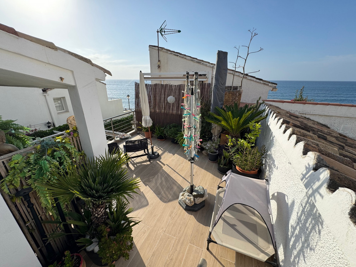 Casa Adosada de 3 Dormitorios en venta en Estepona