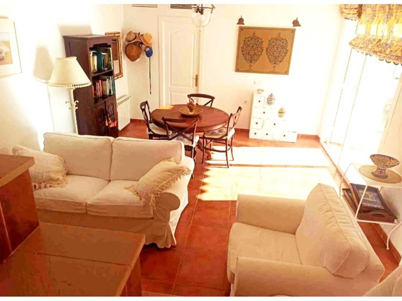Casa Adosada de 4 Dormitorios y 2 Baños en venta en Chiclana de la Frontera