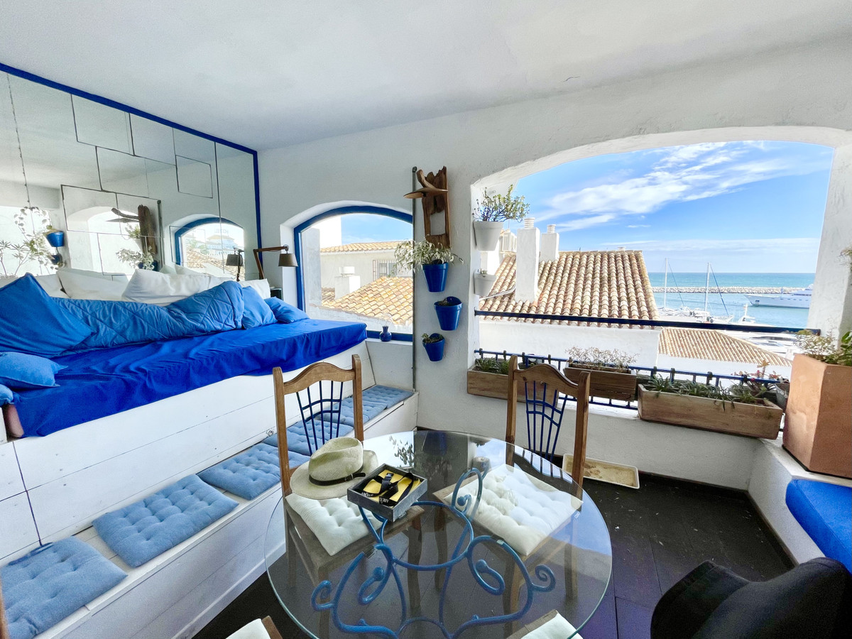 Piso de 2 Dormitorios y 2 Baños en venta en Puerto Banús