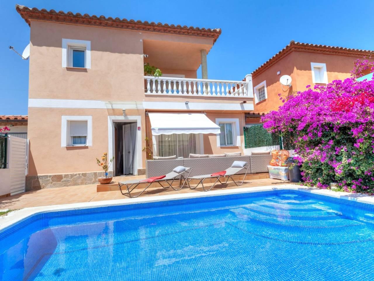 Casa Adosada de 3 Dormitorios en venta en L'Ametlla de Mar