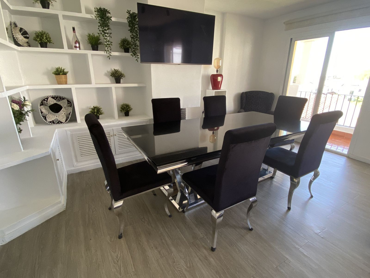 Piso de 2 Dormitorios y 1 Baño en venta en Nueva Milla de Oro, Estepona