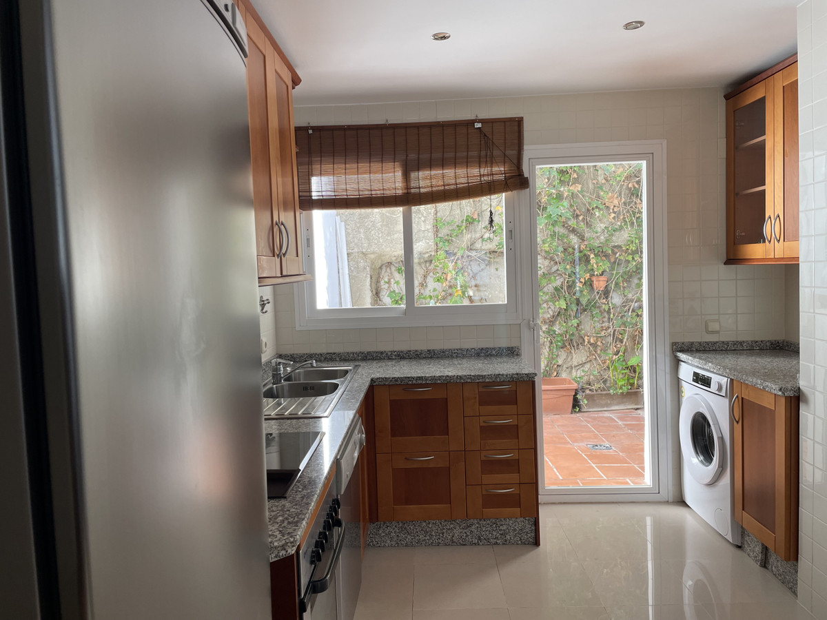 Casa Adosada de 3 Dormitorios en venta en Istán