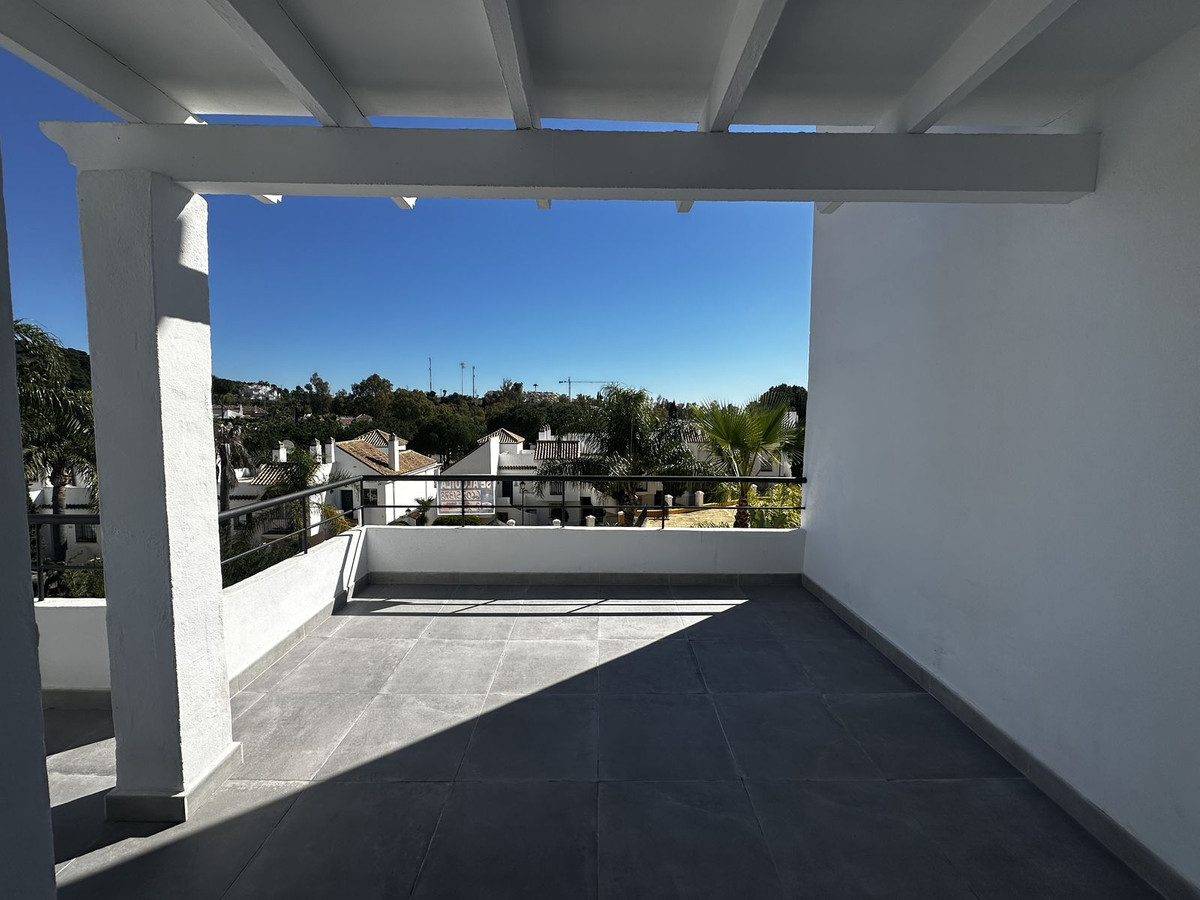 Piso de 2 Dormitorios en venta en Nueva Andalucía, Marbella