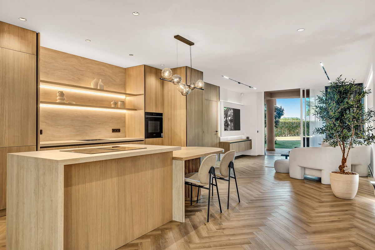 Piso de 3 Dormitorios en venta en Nueva Andalucía, Marbella