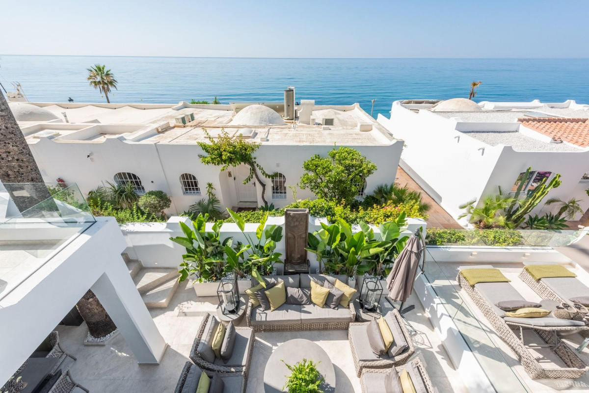Casa Adosada de 3 Dormitorios en venta en Milla de Oro, Marbella