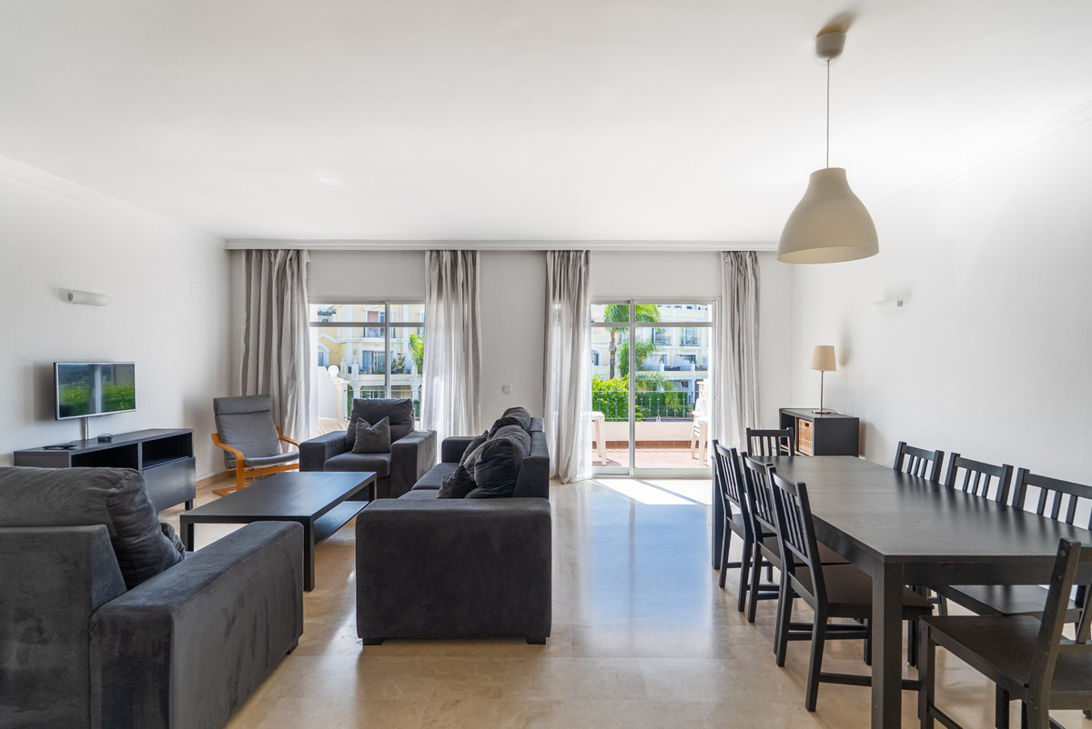 Piso de 3 Dormitorios en venta en Nueva Andalucía, Marbella