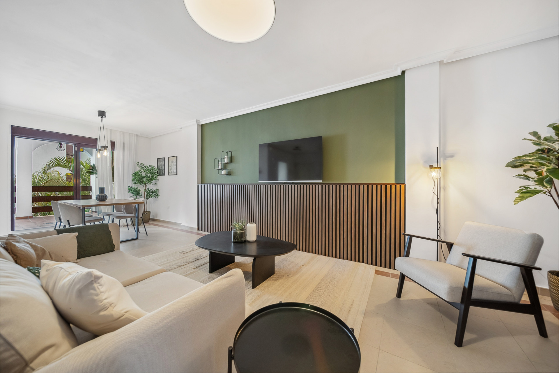 Piso de 2 Dormitorios y 2 Baños en venta en Nueva Andalucía, Marbella