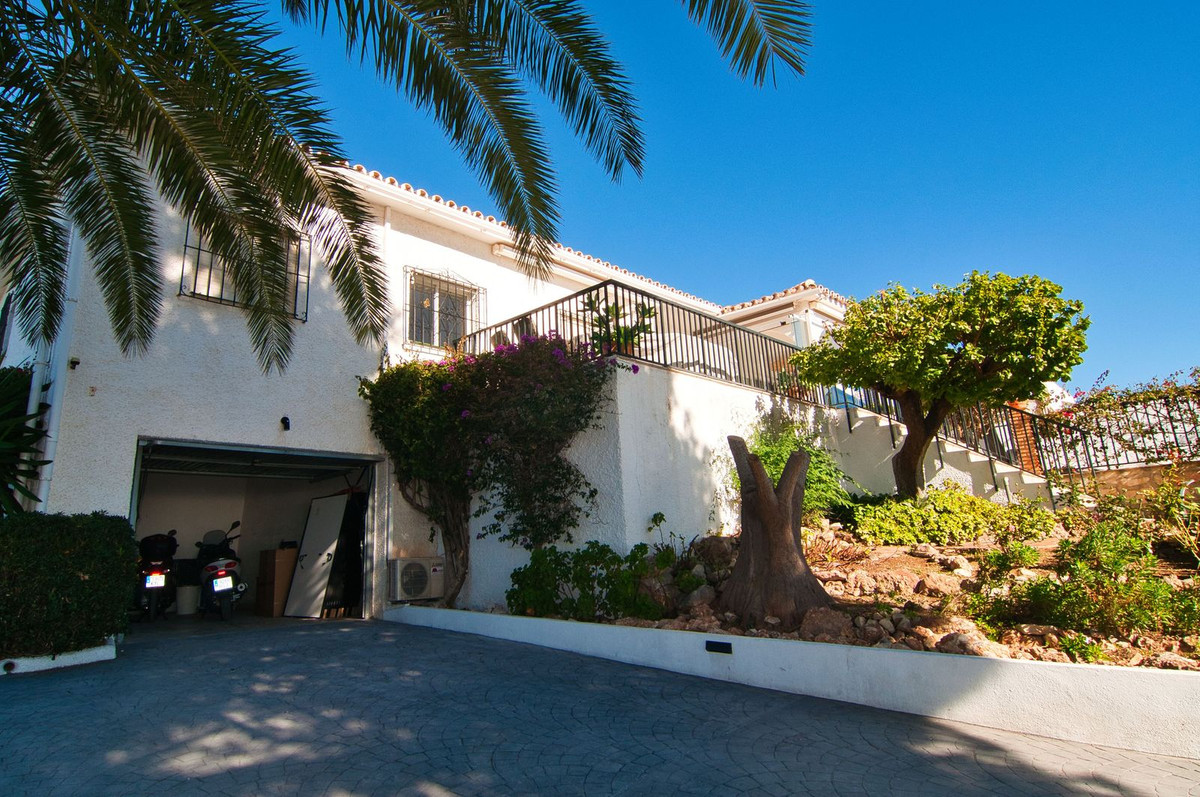 Casa de 4 Dormitorios y 2 Baños en venta en La Capellanía, Benalmádena