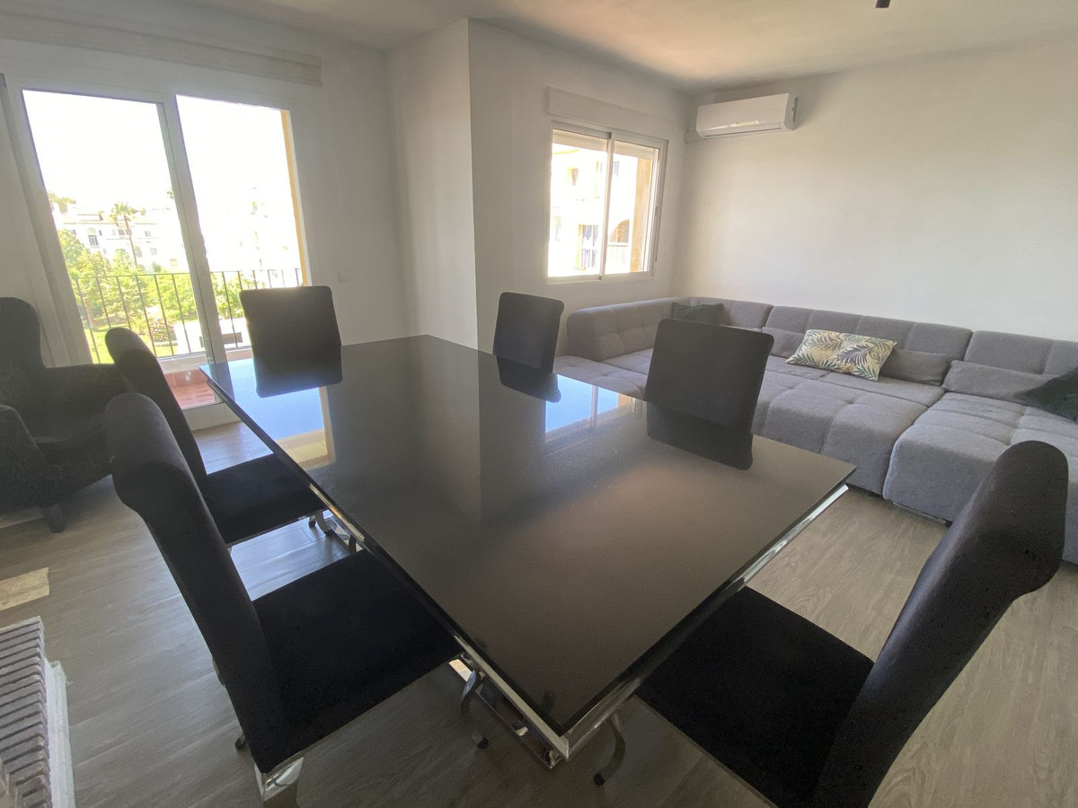 Piso de 2 Dormitorios y 1 Baño en venta en Nueva Milla de Oro, Estepona