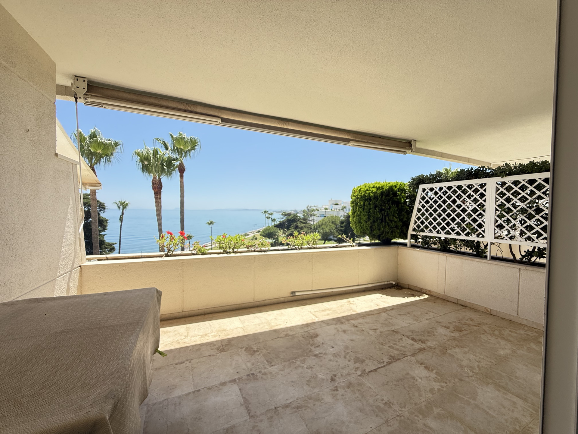 Piso de 3 Dormitorios y 2 Baños en venta en Estepona