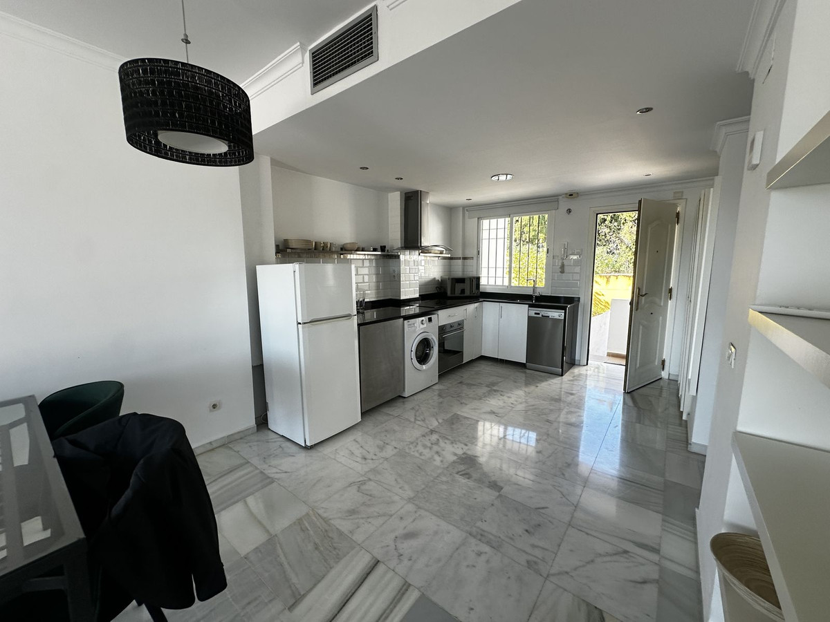 Piso de 2 Dormitorios en venta en Nueva Andalucía, Marbella