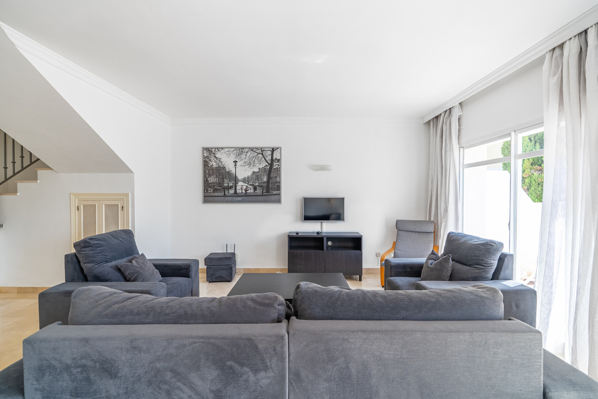 Piso de 3 Dormitorios en venta en Nueva Andalucía, Marbella