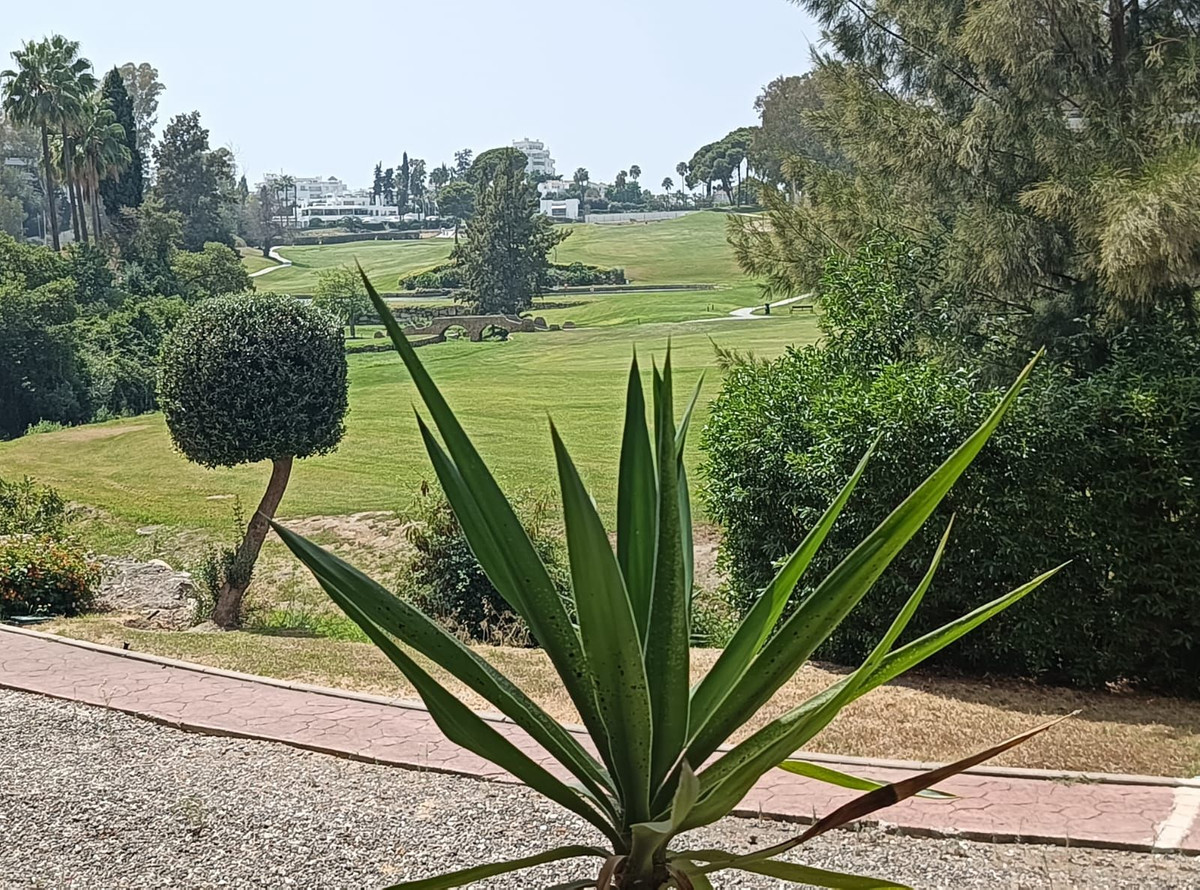 Piso de 3 Dormitorios en venta en Guadalmina Alta, San Pedro de Alcántara
