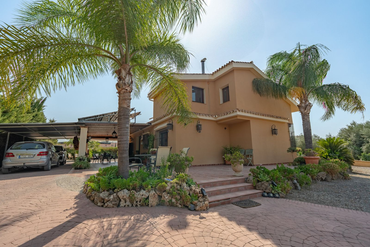 Casa de 3 Dormitorios y 2 Baños en venta en Coin