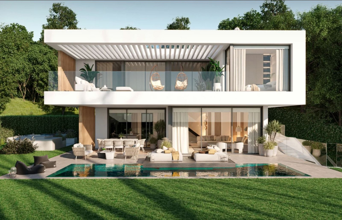Casa de 5 Dormitorios y 5 Baños en venta en Nueva Milla de Oro, Estepona