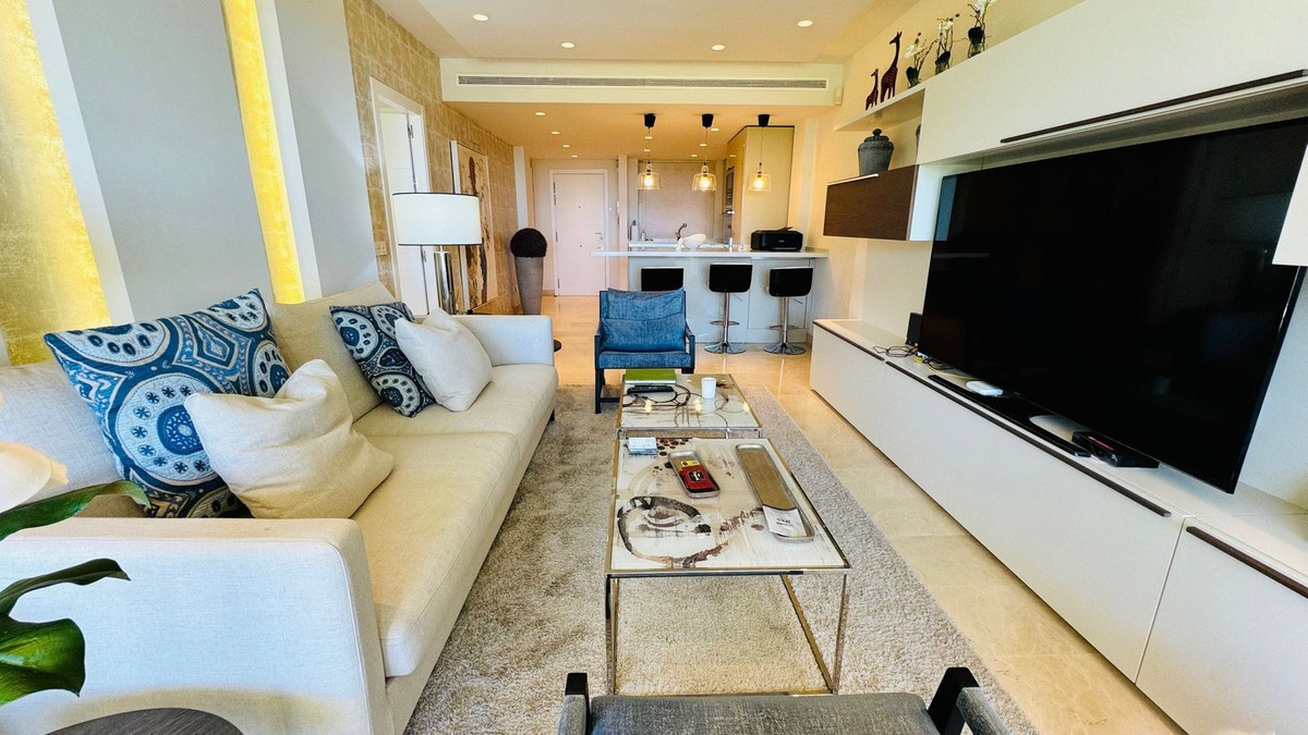 Piso de 2 Dormitorios en venta en Elviria, Marbella