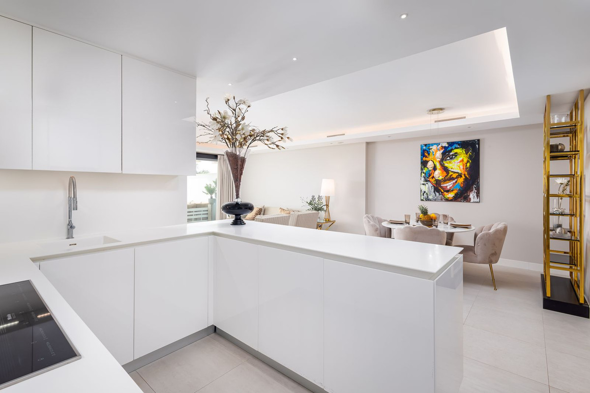 Piso de 2 Dormitorios en venta en Nueva Andalucía, Marbella