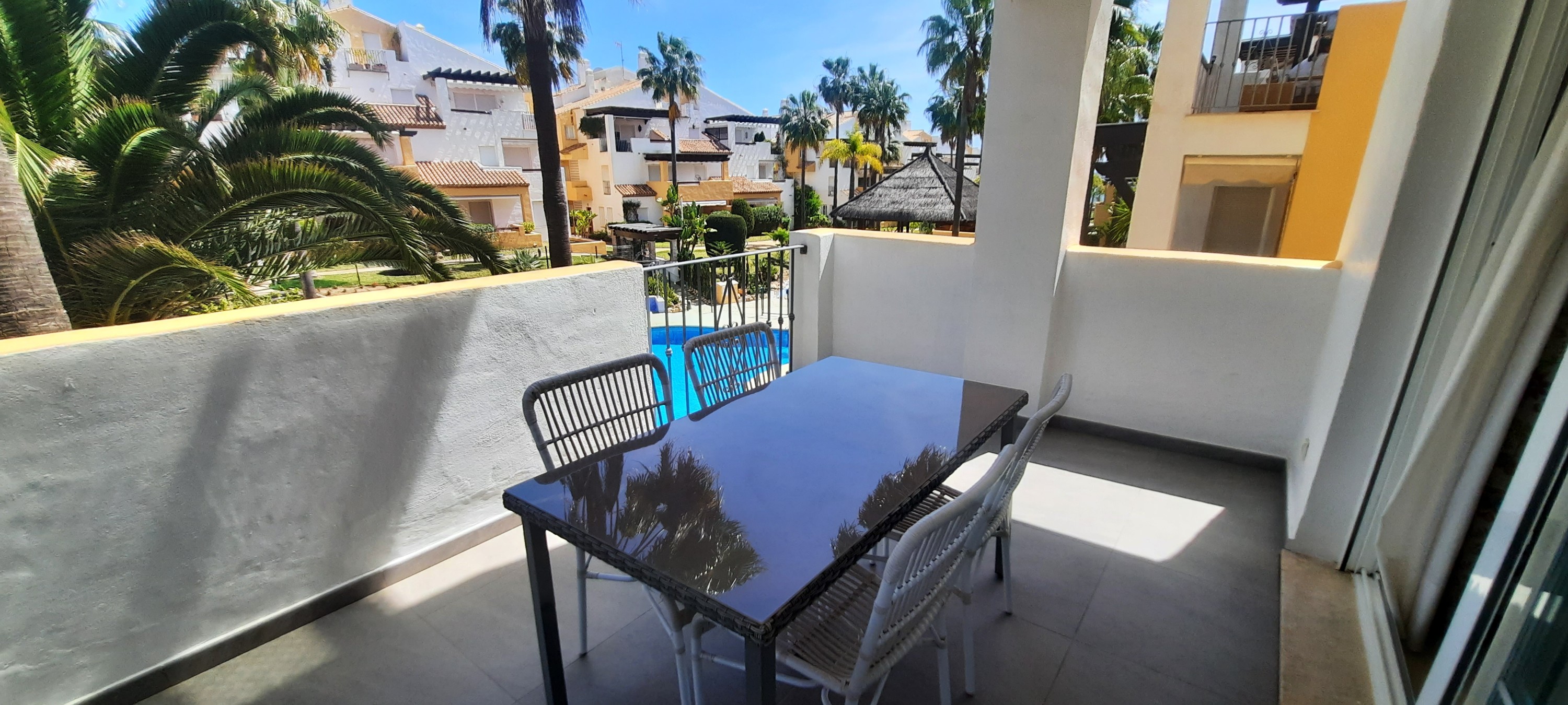 Piso de 3 Dormitorios y 2 Baños en venta en Bahía de Marbella