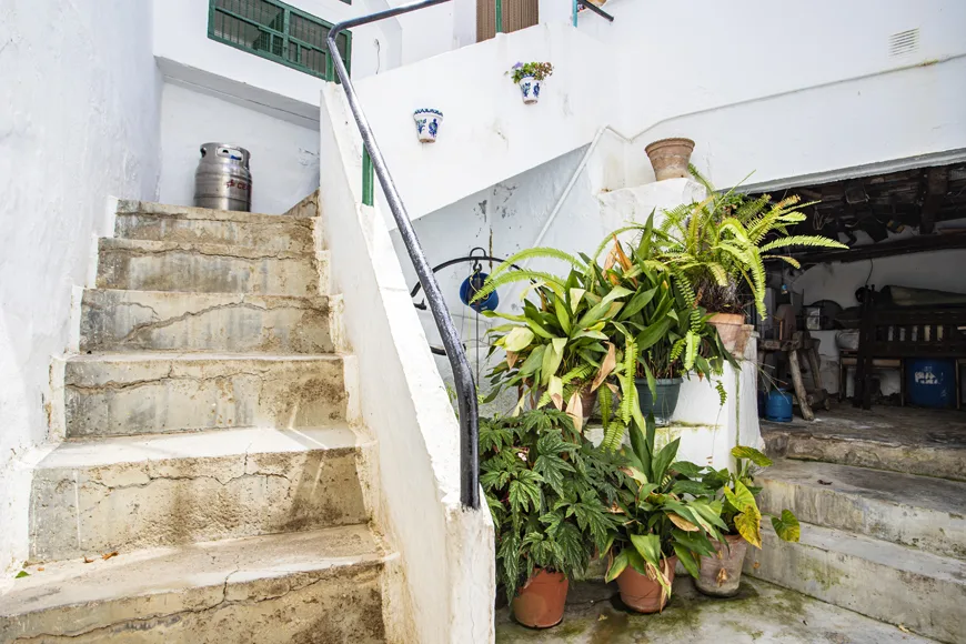 Casa Adosada de 3 Dormitorios y 1 Baño en venta en Jimena de la Frontera
