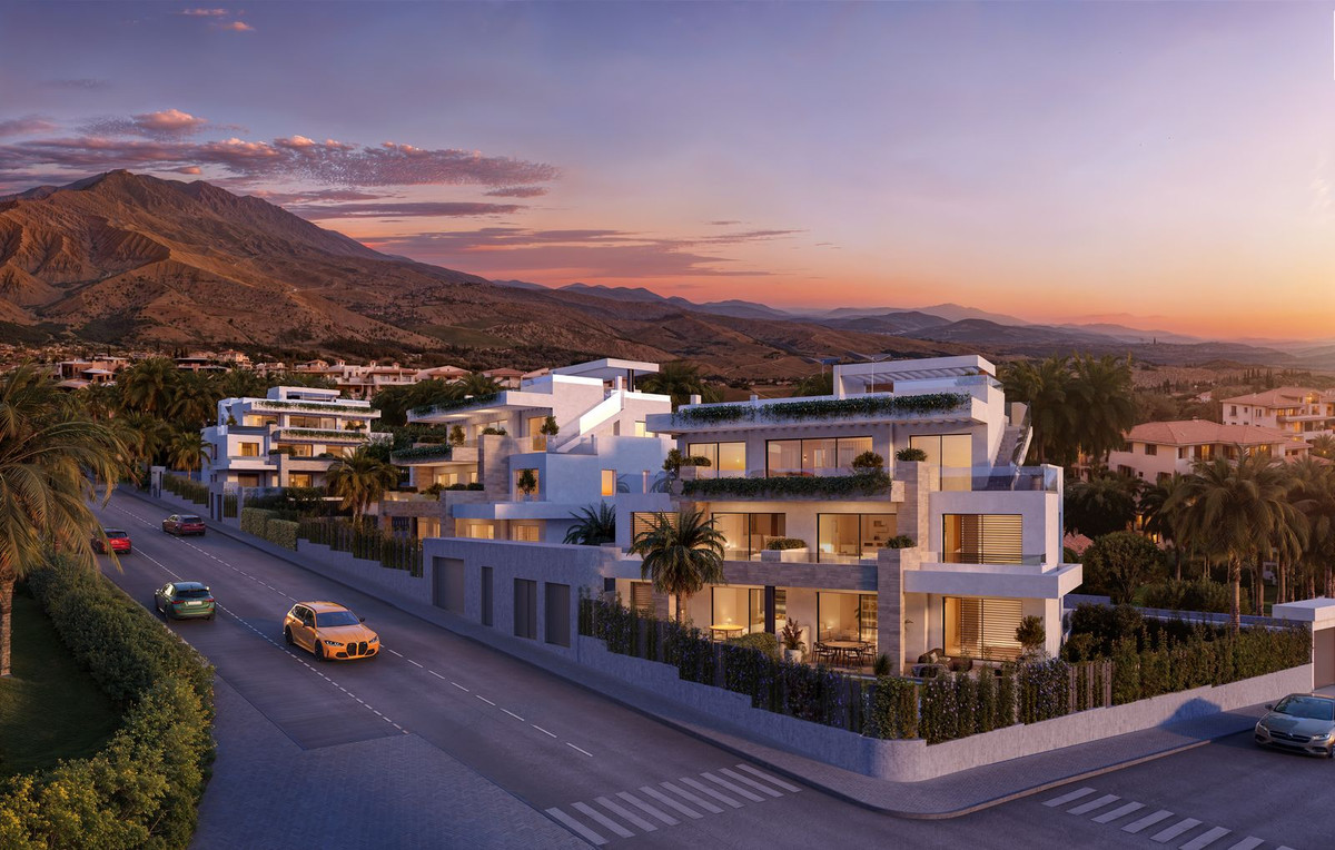 Piso de 2 Dormitorios y 3 Baños en venta en Estepona