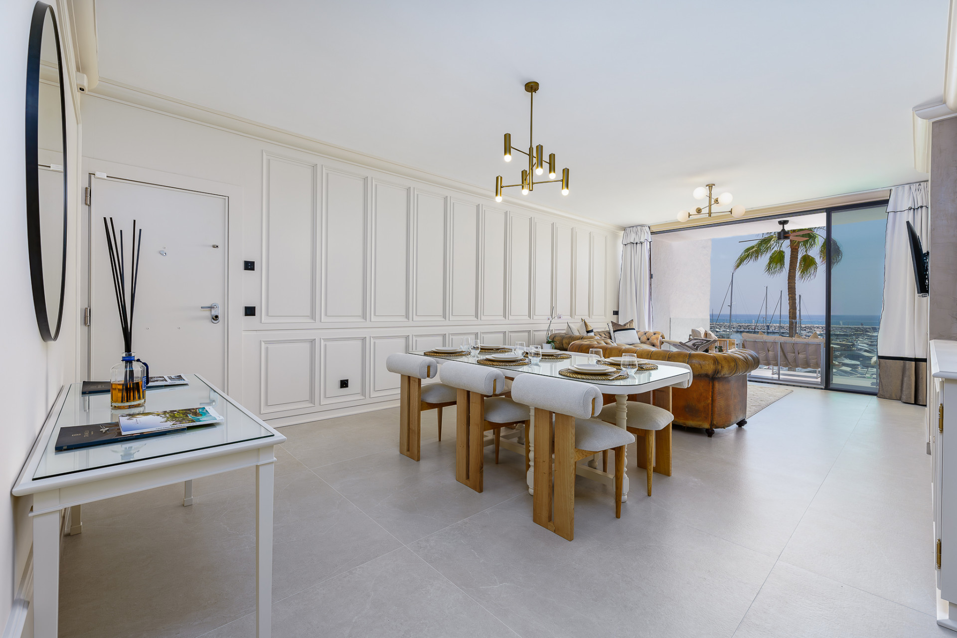 Piso de 2 Dormitorios y 2 Baños en venta en Puerto Banús, Marbella