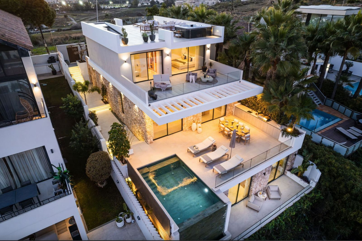5 Slaapk. - Villa te koop in Nueva Andalucia, Marbella