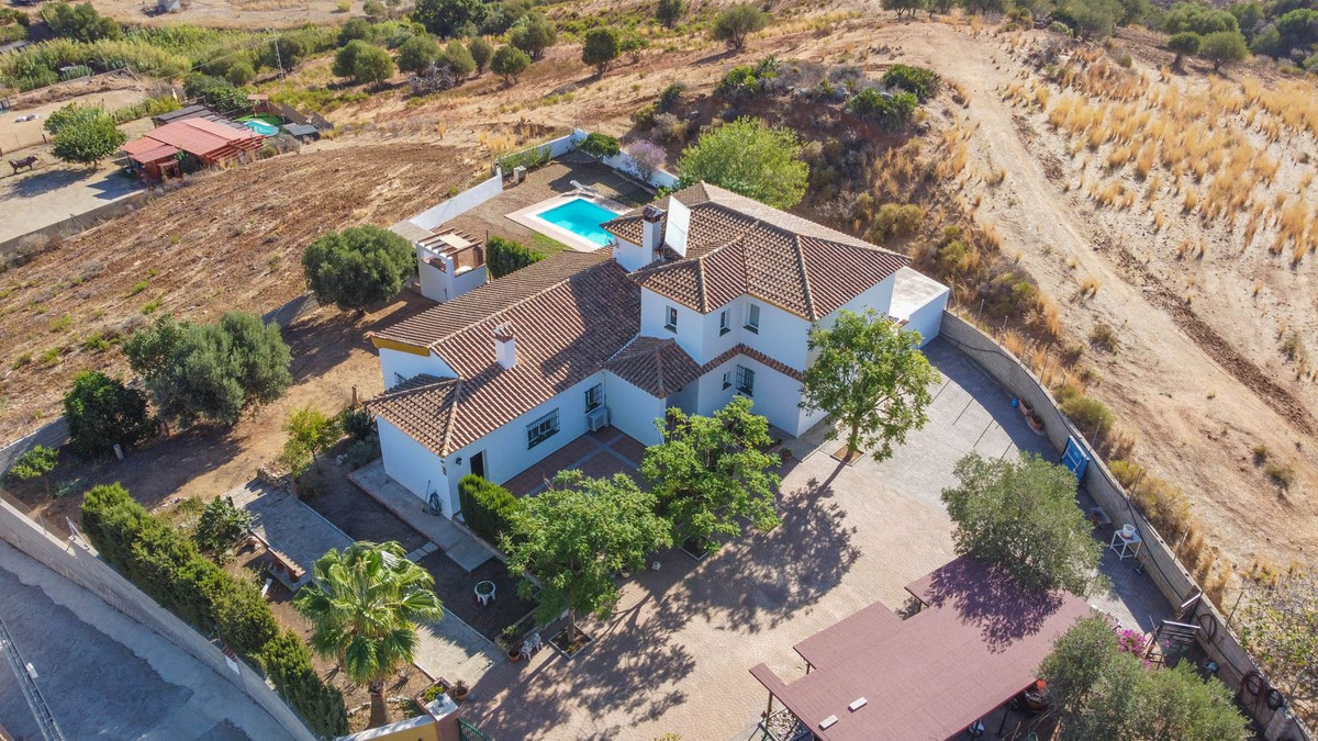 Finca de 4 Dormitorios y 2 Baños en venta en Mijas