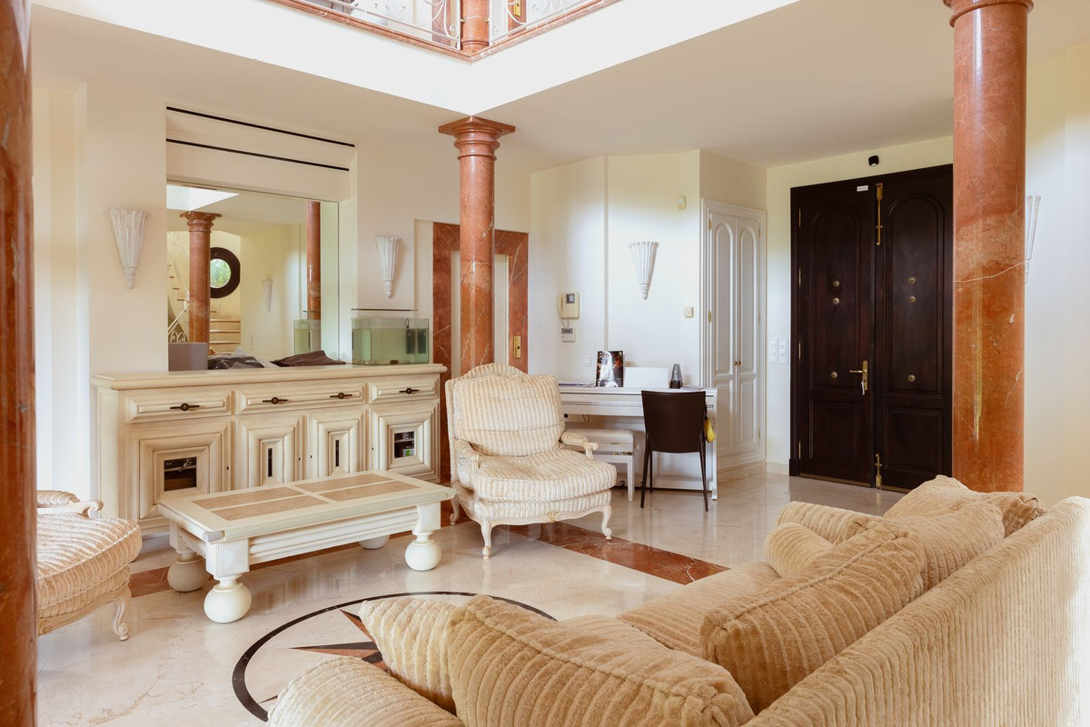 Casa de 4 Dormitorios en venta en Sierra Blanca, Marbella