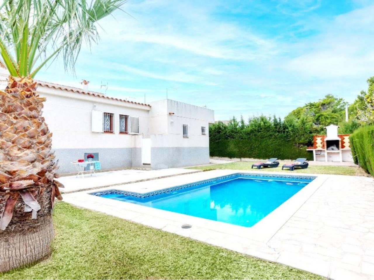 Casa Adosada de 3 Dormitorios y 1 Baño en venta en L'Ametlla de Mar