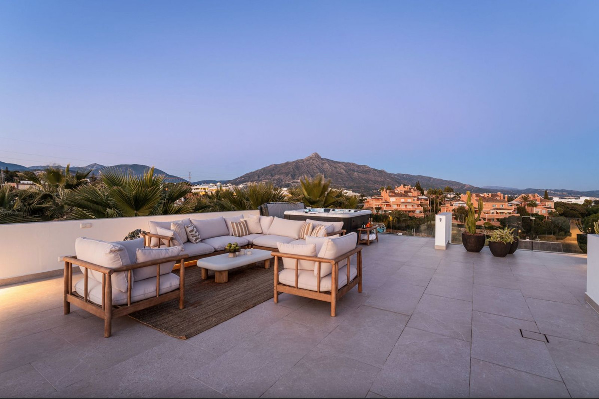 5 Slaapk. - Villa te koop in Nueva Andalucia, Marbella