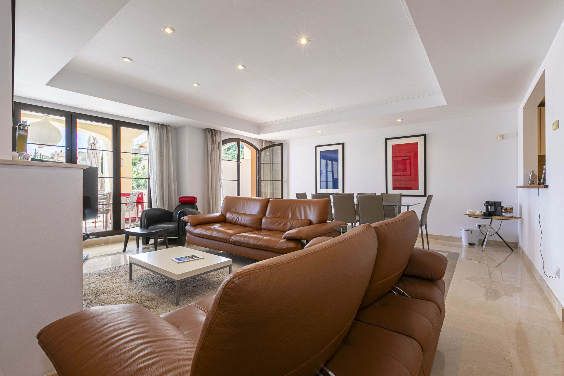 Casa Adosada de 4 Dormitorios y 3 Baños en venta en Los Almendros, Benahavís