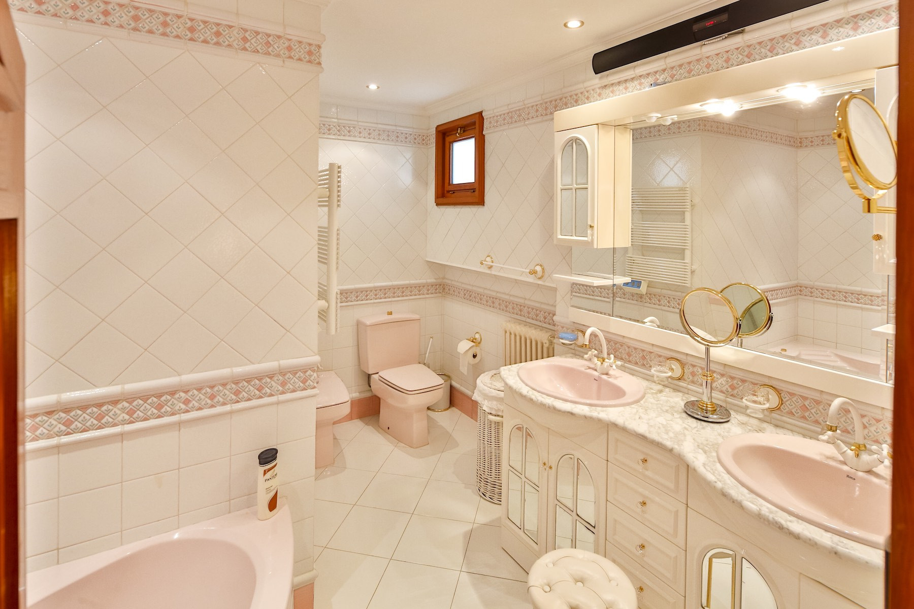 6 Slaapk., 6 Badk. - Villa te koop in Cabopino, Marbella