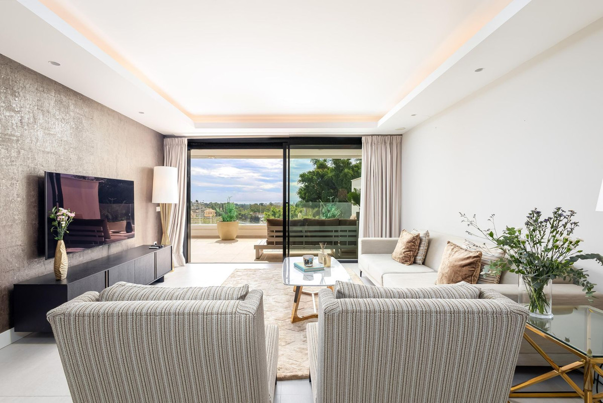 Piso de 2 Dormitorios en venta en Nueva Andalucía, Marbella