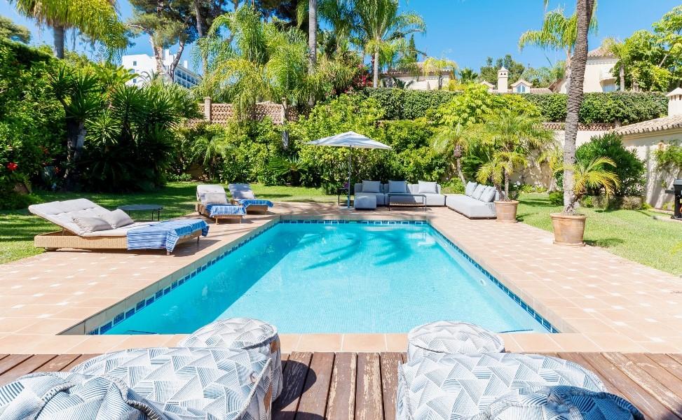 Casa de 5 Dormitorios y 5 Baños en venta en Los Monteros, Marbella