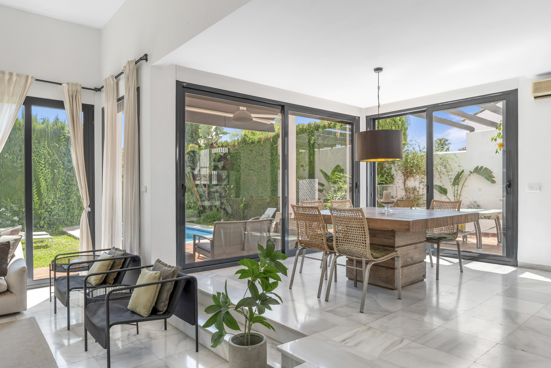 Casa de 6 Dormitorios en venta en Puerto Banús, Marbella