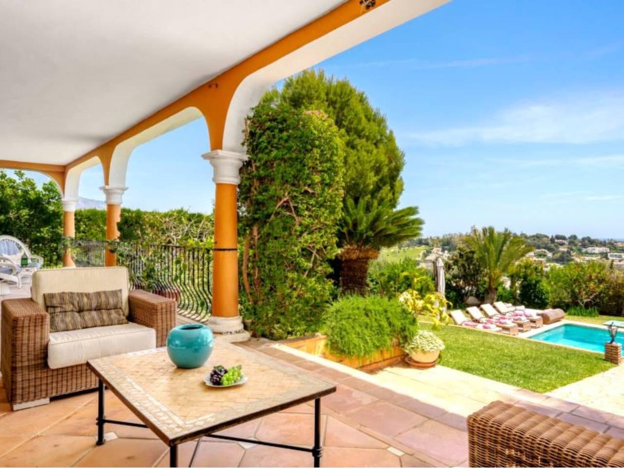 Casa Adosada de 4 Dormitorios en venta en Benahavís Pueblo