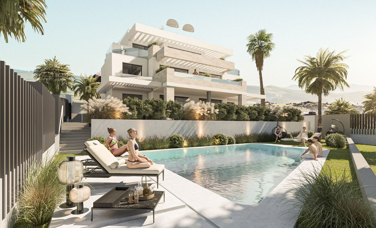 Piso de 2 Dormitorios y 3 Baños en venta en Estepona