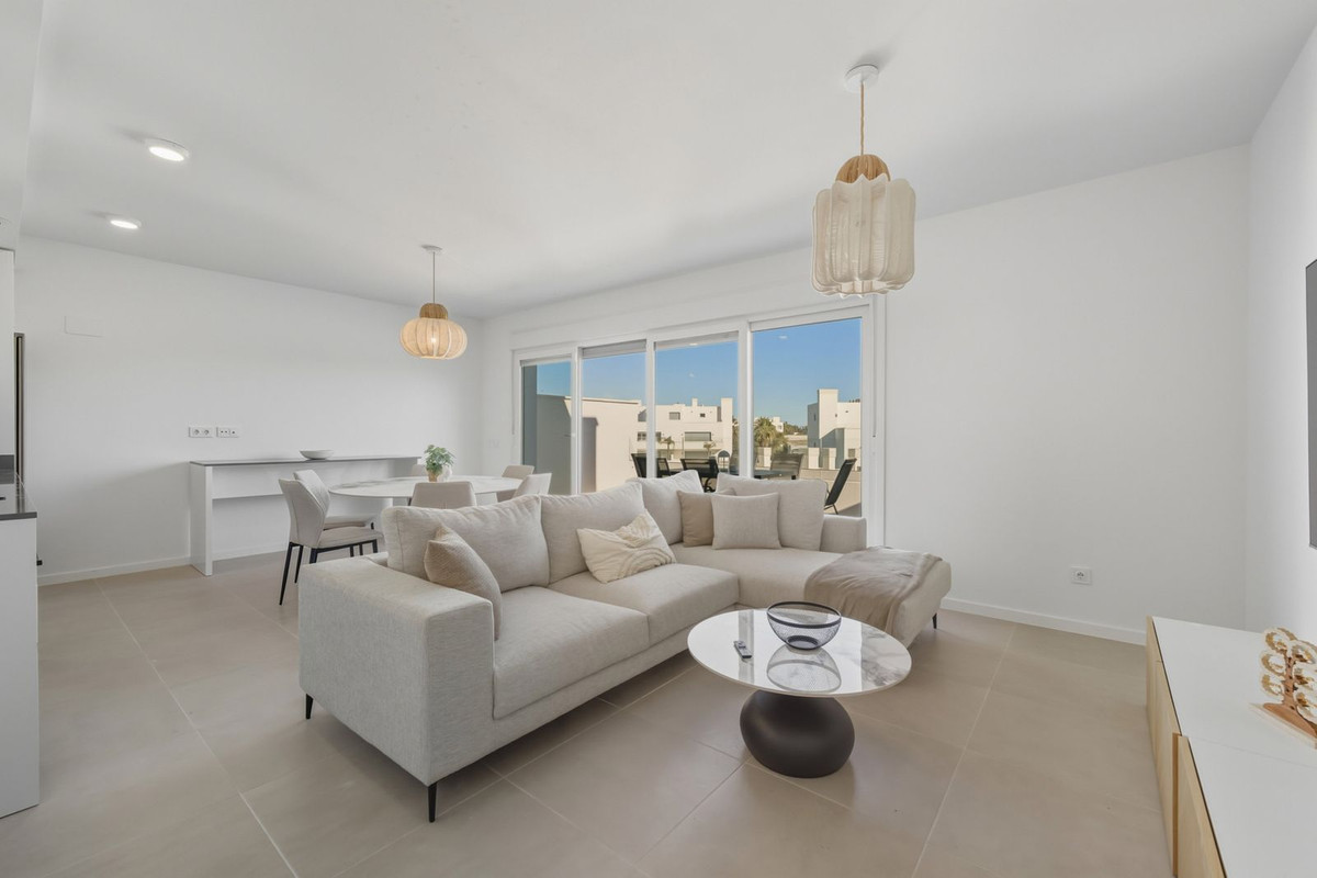 Piso de 2 Dormitorios y 2 Baños en alquiler en Estepona