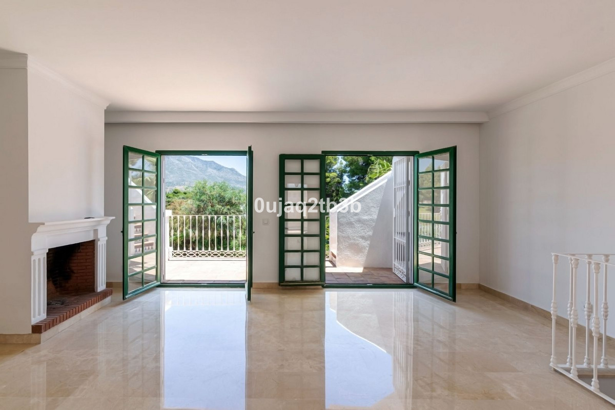 Casa Adosada de 3 Dormitorios y 2 Baños en alquiler en Nueva Andalucía, Marbella