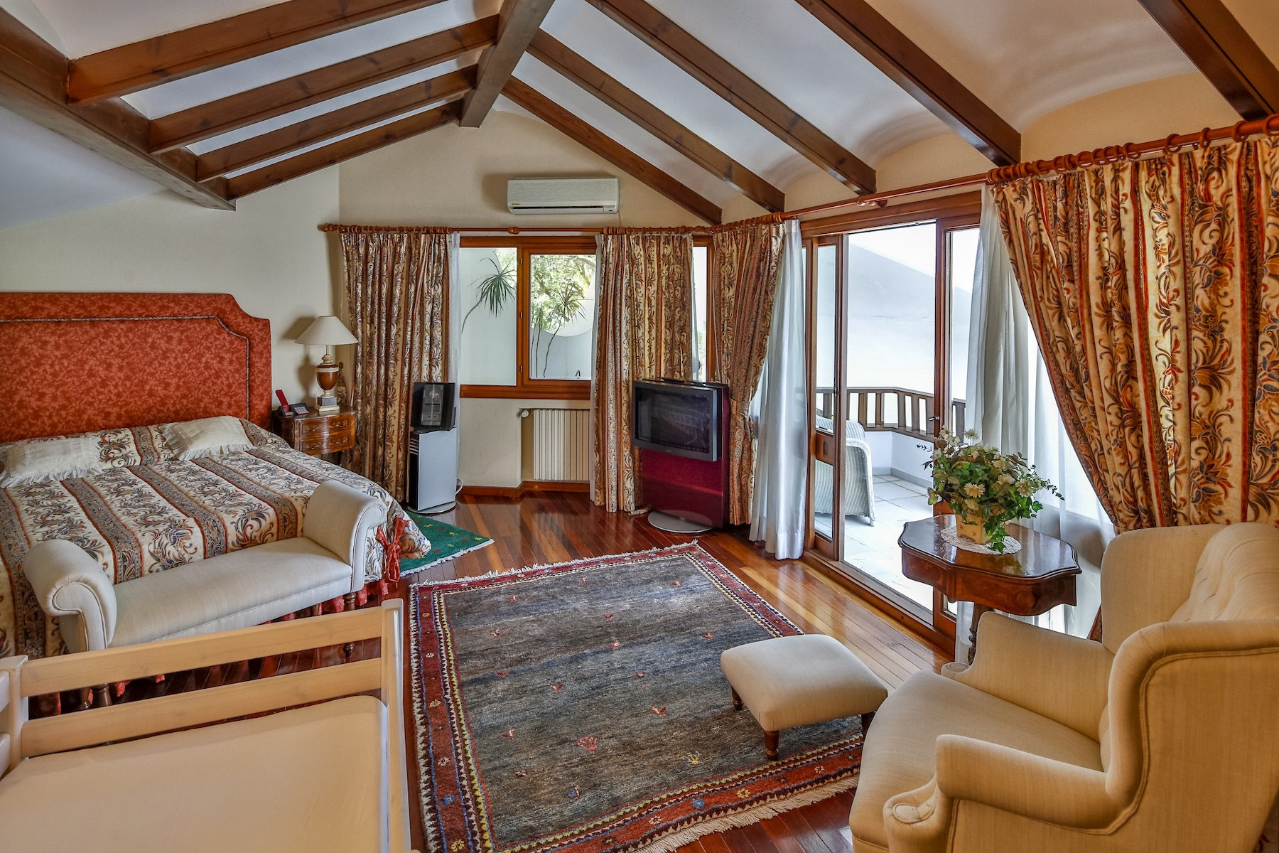 6 Slaapk., 6 Badk. - Villa te koop in Cabopino, Marbella